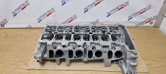 BMW 5 F10 F11 Engine head 8513709