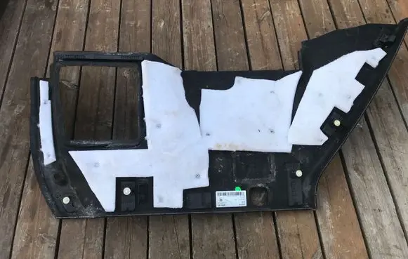 Trunk/boot lower side trim panel