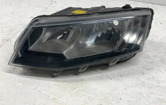 Skoda Octavia Mk3 (5E) Headlight/headlamp 5E1941015 LE11A6275 030127220100
