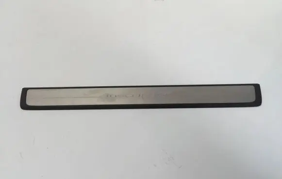 Volvo XC40 Front sill trim cover 32260782