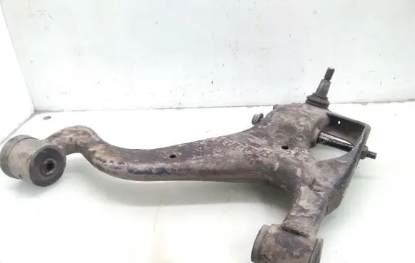 Land Rover Discovery 3 - LR3 Front lower control arm/wishbone