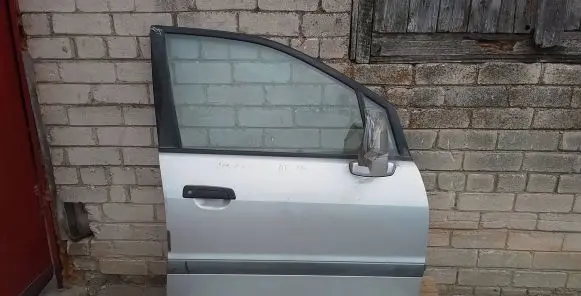 Mitsubishi Space Wagon Front door