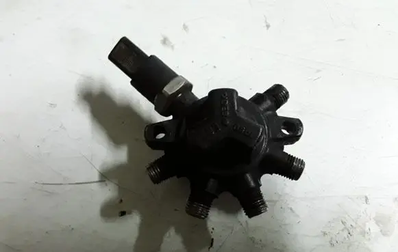 Renault Megane II Fuel main line pipe 8200057345 8200057232