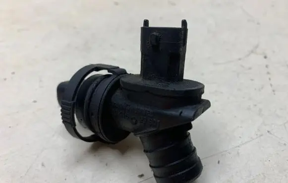 Opel Insignia A Breather valve 1041623S01