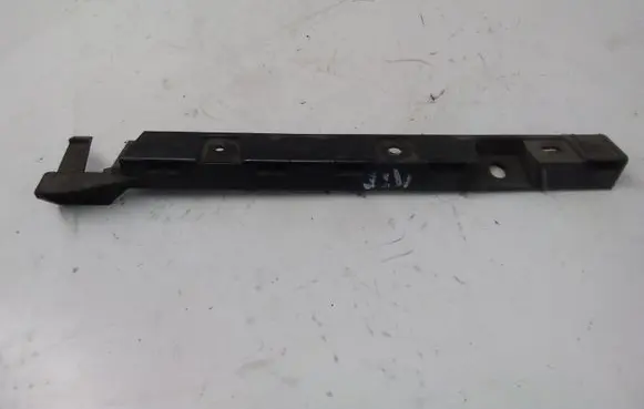 BMW 1 E82 E88 Front bumper mounting bracket 7118159