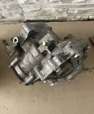 Toyota RAV 4 (XA40) Gearbox transfer box case 