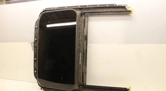 Volkswagen Jetta V Sunroof set 977696071