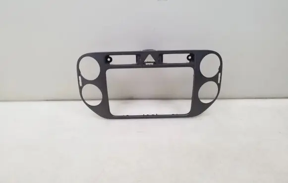 Volkswagen Tiguan Panel trim 5M0858071K
