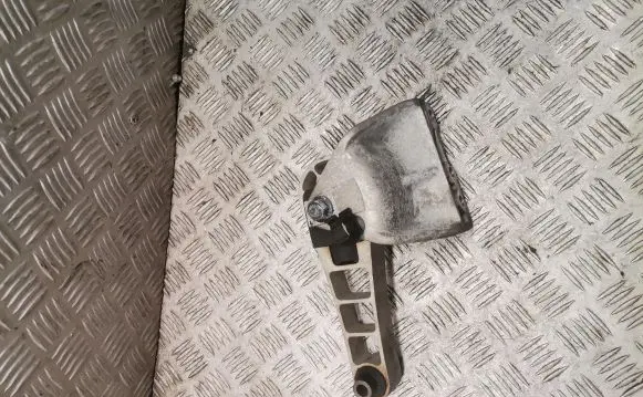 Volvo S80 Engine mount bracket 30723110