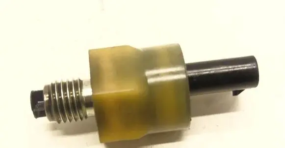 Volvo S60 Oil pressure sensor 31405635