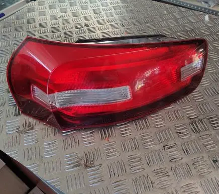 Citroen C4 II Picasso Tailgate rear/tail lights