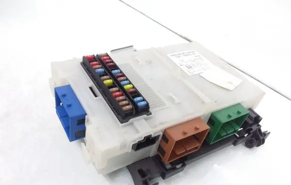 Ford Mondeo MK IV Fuse module 7G9T14A073DD