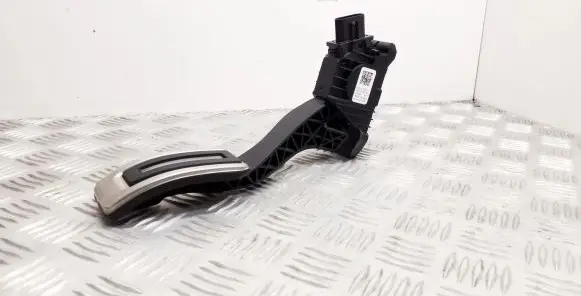 Volkswagen Tiguan Accelerator throttle pedal 5Q1723503L