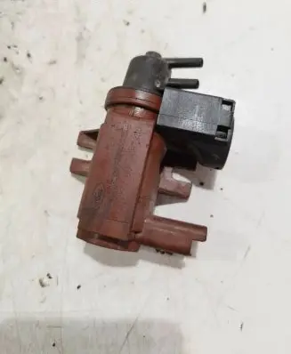 Volvo V70 Turbo solenoid valve 6g9q9e882ca