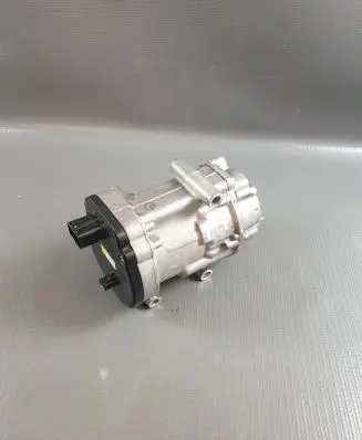 Toyota RAV 4 (XA50) Air conditioning (A/C) compressor (pump) 0424001103 ESB27C