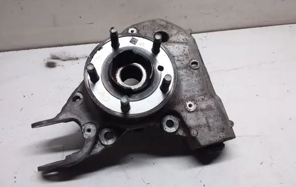 Rear wheel hub spindle/knuckle