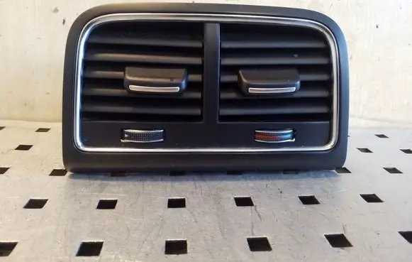 Rear air vent grill