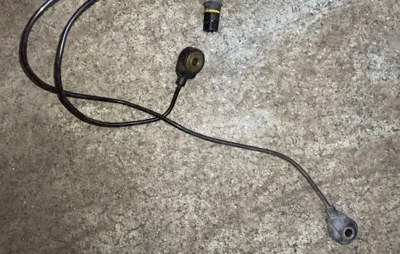 BMW 7 E38 Detonation knock sensor 1741650