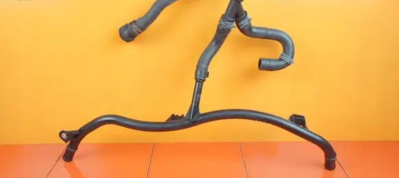 Volkswagen Golf VII Engine coolant pipe/hose 04E121070L CXS