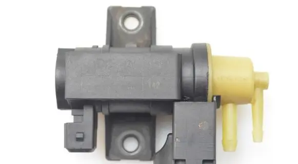 Nissan Juke I F15 Turbo solenoid valve 8200790180
