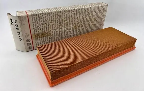 Audi V8 Air filter 077129620