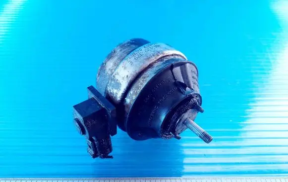 Audi A6 S6 C5 4B Engine mount bracket 4B0199379