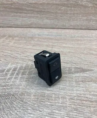 BMW 5 E39 Electric window control switch 8368974