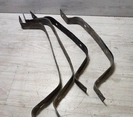Jeep Grand Cherokee Fuel tank mounting bracket