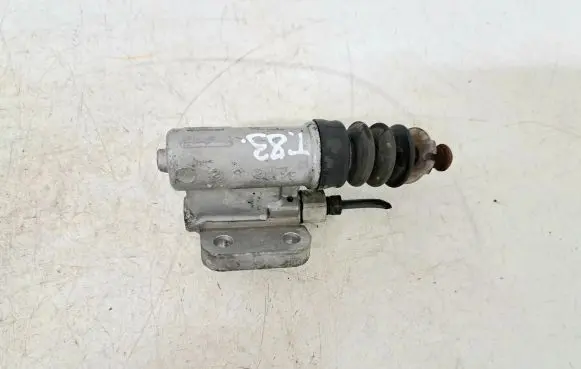 Honda FR-V Clutch slave cylinder 