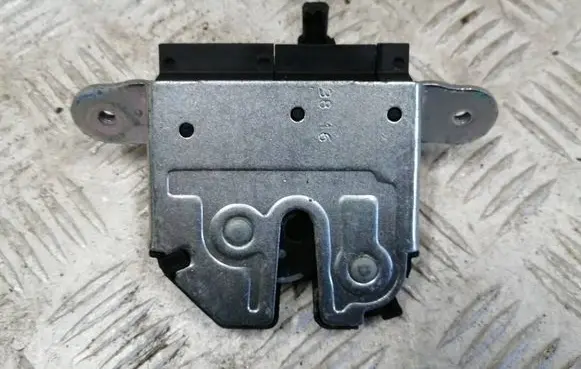 Opel Corsa E Tailgate/trunk/boot lock/catch/latch A102523 39021416 120459