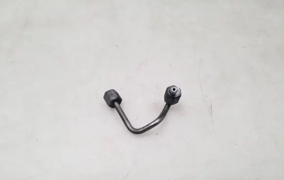 Volkswagen PASSAT B7 Fuel injector supply line/pipe 