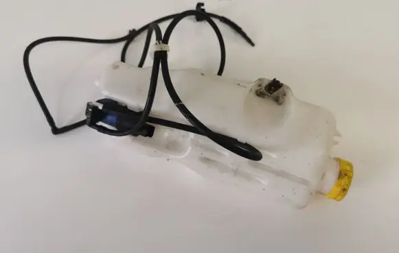 Renault Twingo III Windshield washer fluid reservoir/tank A4538600060
