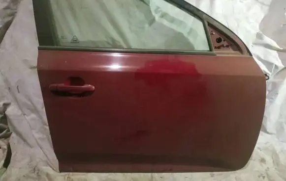 KIA Ceed Front door raudonos