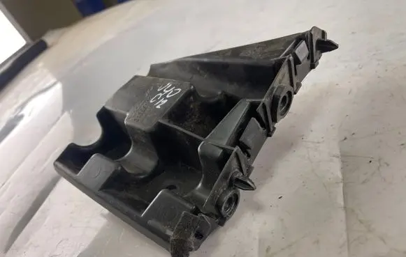 Volvo V40 Front bumper mounting bracket 31395102