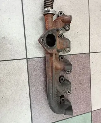 Volvo XC70 Exhaust manifold 30637797