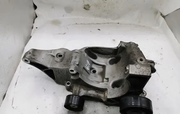 BMW 1 E81 E87 Generator/alternator bracket 1116780263902 7802639 13992010