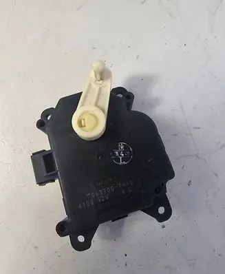 Toyota Prius (NHW20) Air flap motor/actuator 0637007440