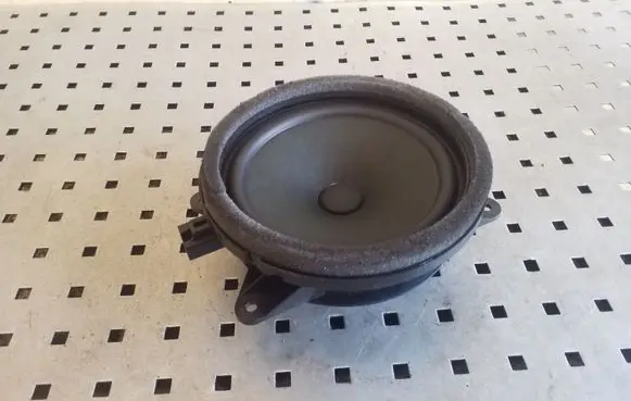 Volvo XC90 Front door speaker 32212429