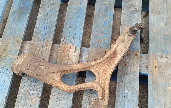Volkswagen Touareg I Front lower control arm/wishbone