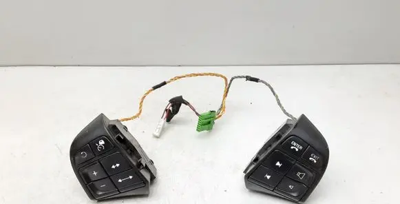 Steering wheel buttons/switches