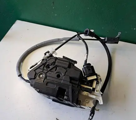 Skoda Superb B6 (3T) Front door lock 5N2837016C