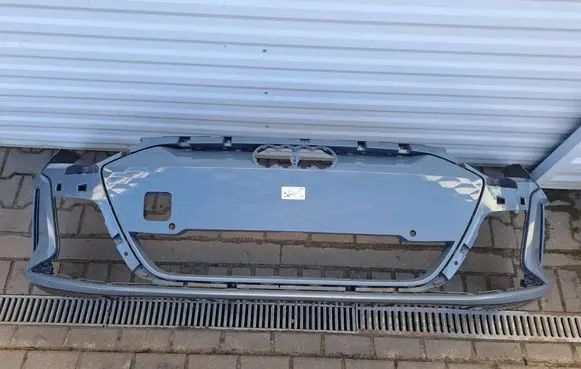 Audi e-tron Front bumper 4J3807529
