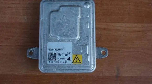 Opel Astra J Headlight ballast module Xenon 130732931600 3011140195 10EEG111360