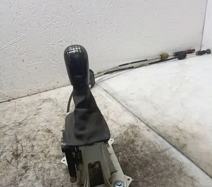 Volvo V50 Gear shift cable linkage 8653913