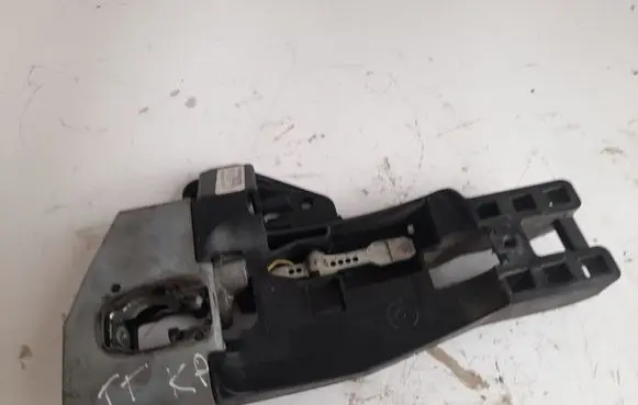 Audi TT TTS Mk2 Front door exterior handle/bracket 8J01837885