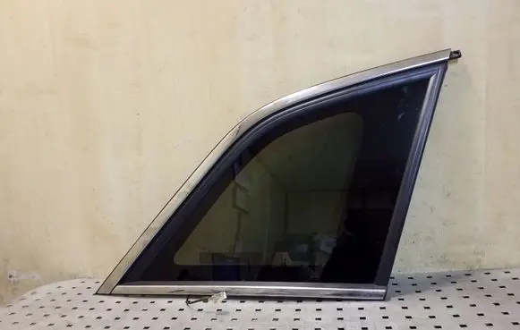 Opel Antara Rear side window