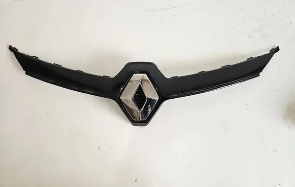 Renault Clio V Front bumper upper radiator grill 620782147R