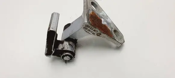 Volkswagen PASSAT B6 Front door upper hinge 3C0831402D