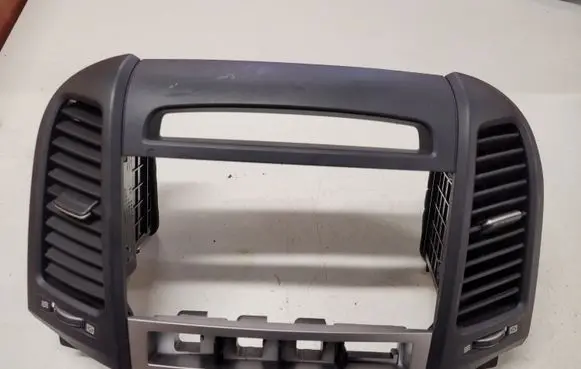 Hyundai Santa Fe Dash center air vent grill 974202B900