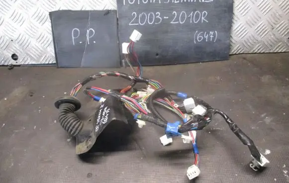 Toyota Avensis T250 EUR ISO radio connector 